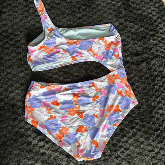 Bathing Suit - Picture 4 of 5